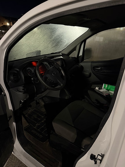 Nissan NV200 3 of 4