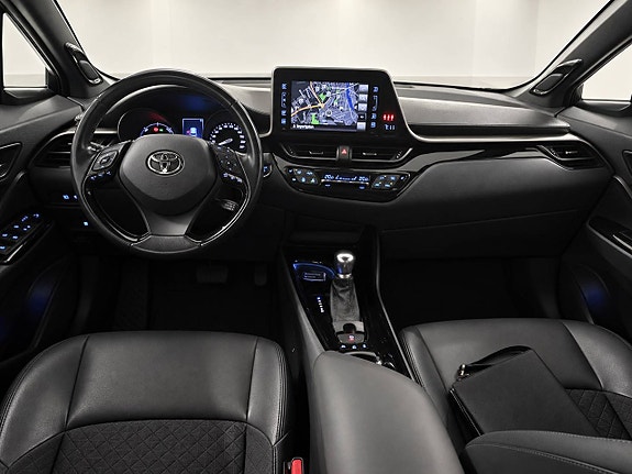 Toyota C-HR 13 of 19