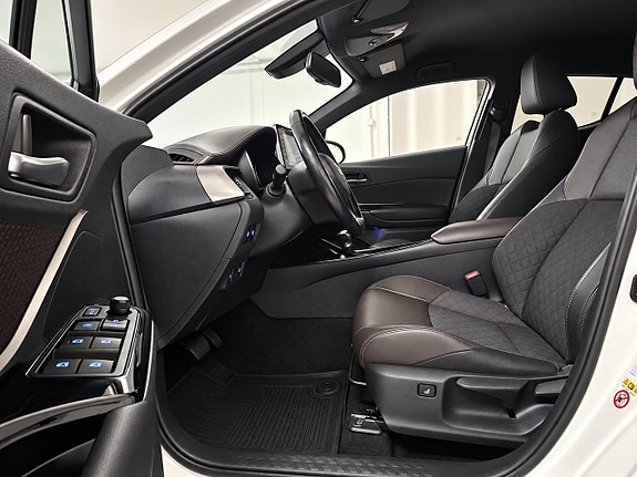 Toyota C-HR 10 of 19