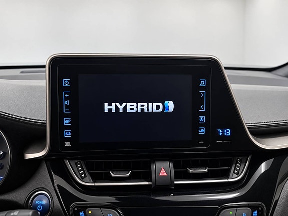 Toyota C-HR 16 of 19
