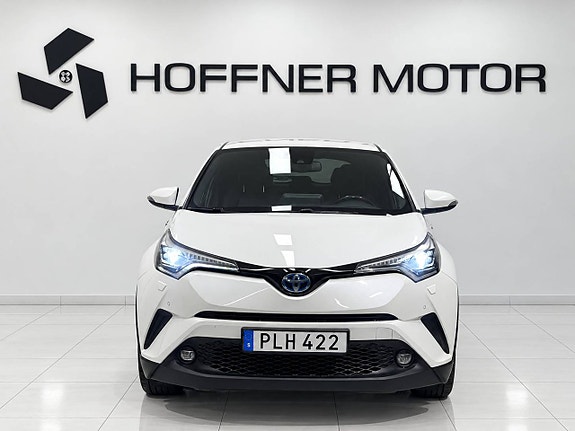 Toyota C-HR 2 of 19