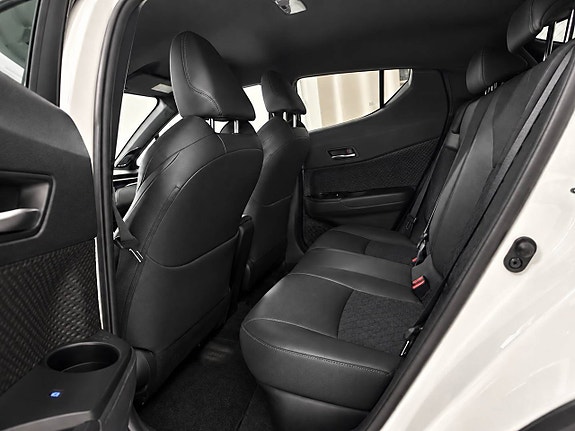 Toyota C-HR 12 of 19