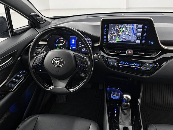 Toyota C-HR 15 of 19