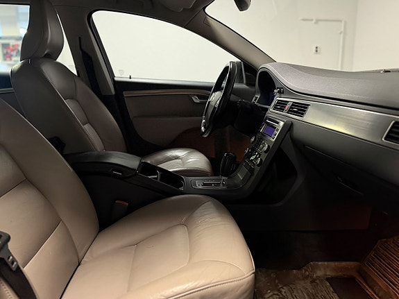 Volvo V70 12 of 18