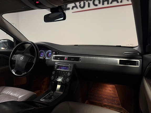 Volvo V70 9 of 18