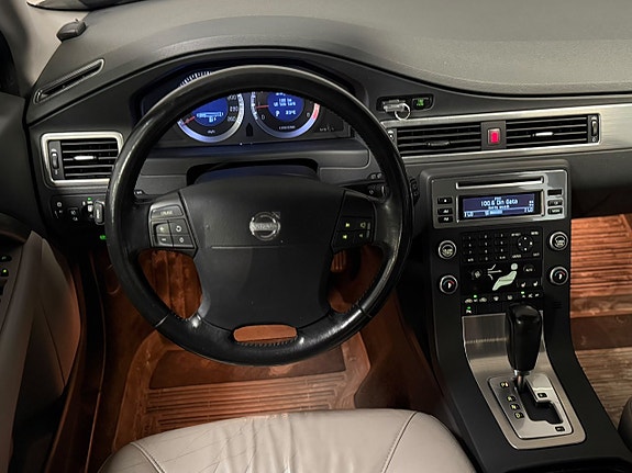 Volvo V70 11 of 18