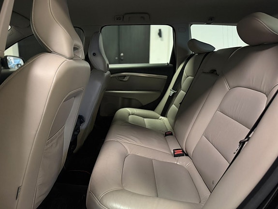 Volvo V70 7 of 18