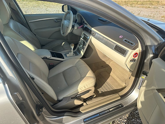Volvo V70 12 of 14
