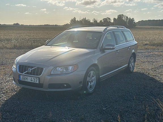Volvo V70 3 of 14