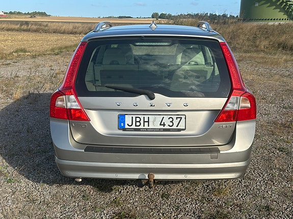Volvo V70 6 of 14