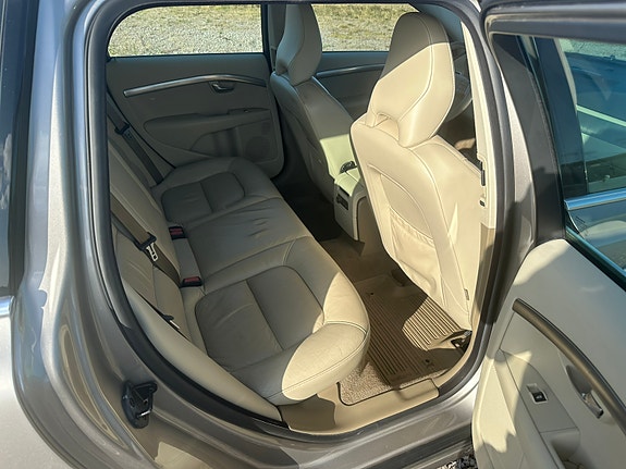 Volvo V70 10 of 14
