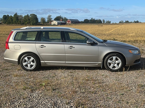 Volvo V70 8 of 14