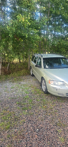 Volvo V70 3 of 7
