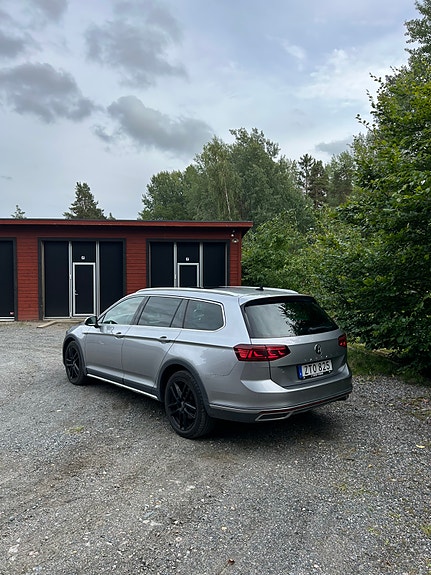 Volkswagen Passat Alltrack 4 of 14