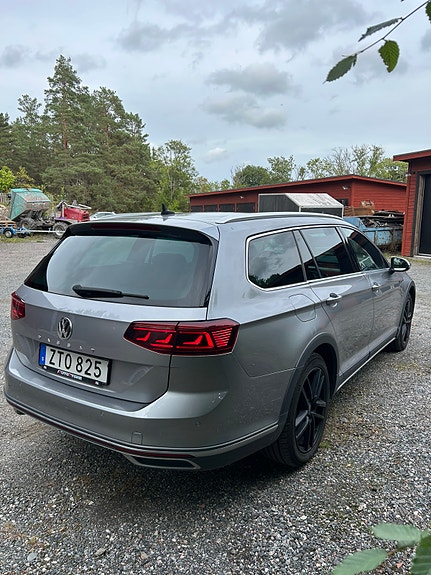 Volkswagen Passat Alltrack 3 of 14