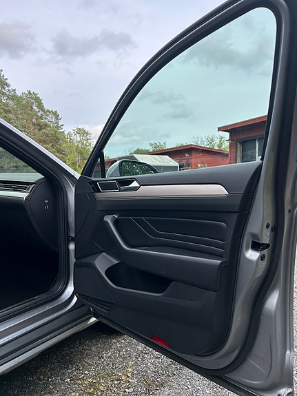 Volkswagen Passat Alltrack 9 of 14