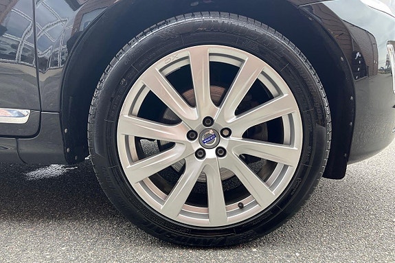 Volvo XC60 11 of 30