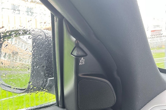 Volvo XC60 23 of 30