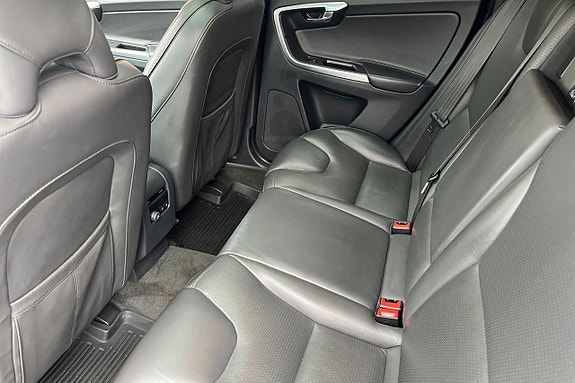 Volvo XC60 25 of 30