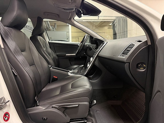 Volvo XC60 6 of 26