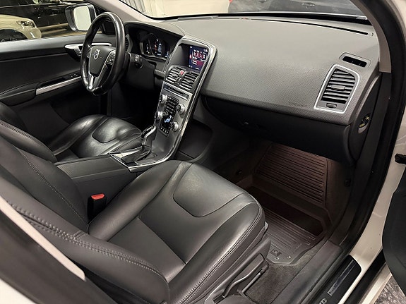 Volvo XC60 10 of 26