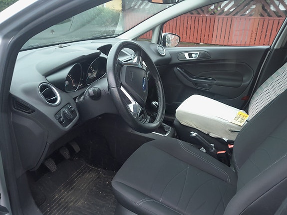 Ford Fiesta 4 of 5