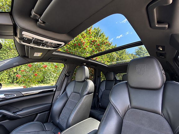 Porsche Cayenne 5 of 7