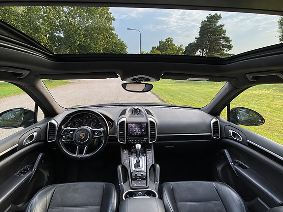 Porsche Cayenne 6 of 7