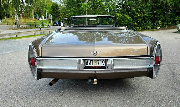 Cadillac Deville 7 of 19