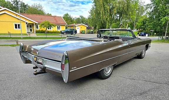 Cadillac Deville 8 of 19