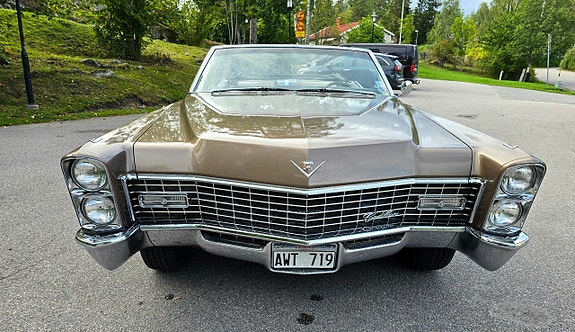 Cadillac Deville 11 of 19
