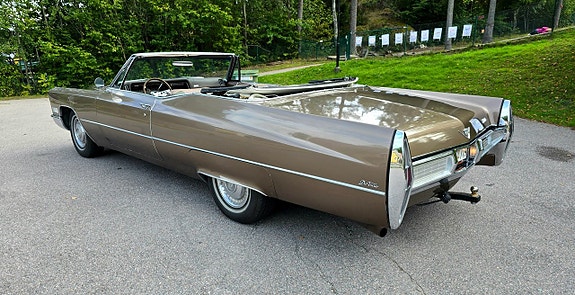 Cadillac Deville 5 of 19