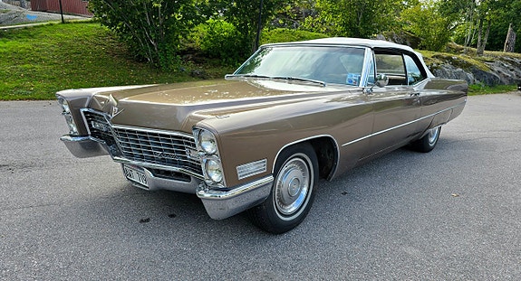 Cadillac Deville 2 of 19
