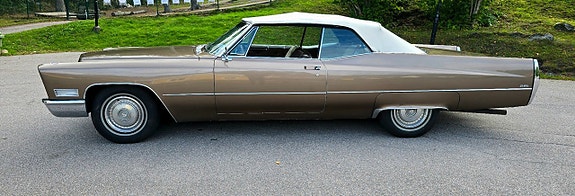 Cadillac Deville 4 of 19