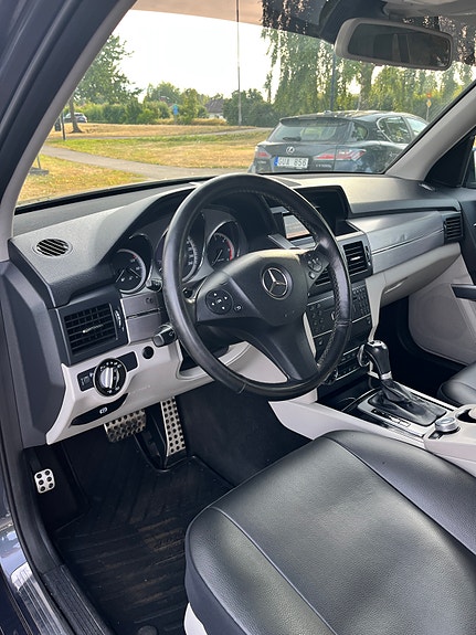 Mercedes-Benz GLK220 7 of 9