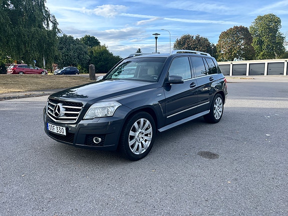Mercedes-Benz GLK220 2 of 9