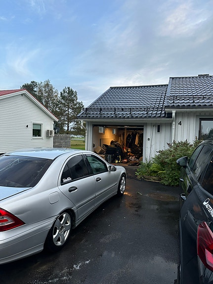 Mercedes-Benz C220 3 of 7