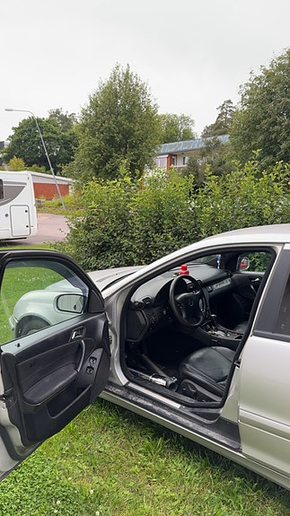 Mercedes-Benz C220 5 of 7