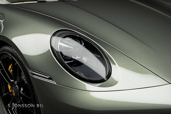 Porsche 911 Carrera 4 GTS 13 of 27