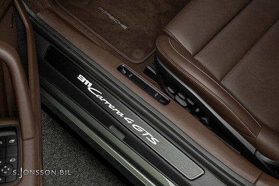 Porsche 911 Carrera 4 GTS 25 of 27