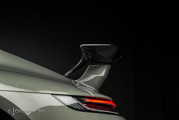 Porsche 911 Carrera 4 GTS 10 of 27