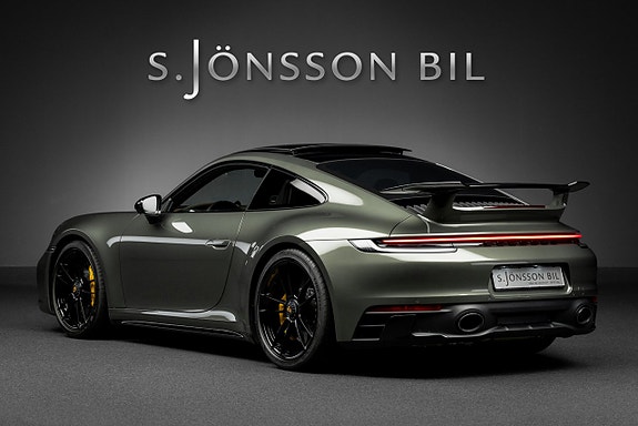 Porsche 911 Carrera 4 GTS 2 of 27