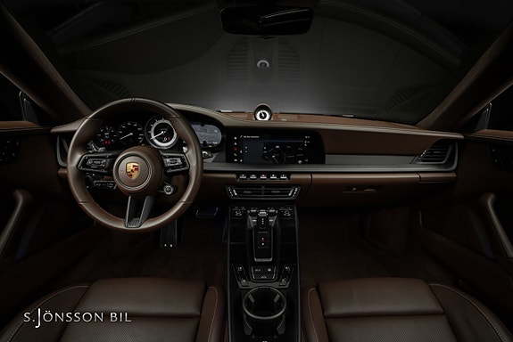 Porsche 911 Carrera 4 GTS 17 of 27