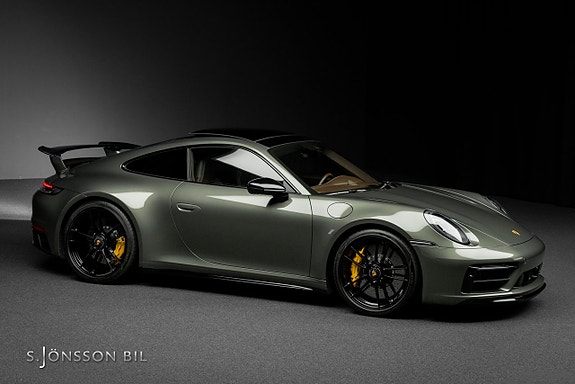 Porsche 911 Carrera 4 GTS 7 of 27