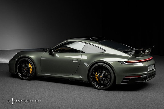 Porsche 911 Carrera 4 GTS 8 of 27