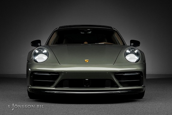 Porsche 911 Carrera 4 GTS 5 of 27