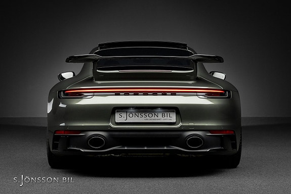 Porsche 911 Carrera 4 GTS 6 of 27