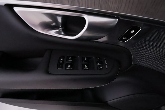 Volvo XC90 13 of 30