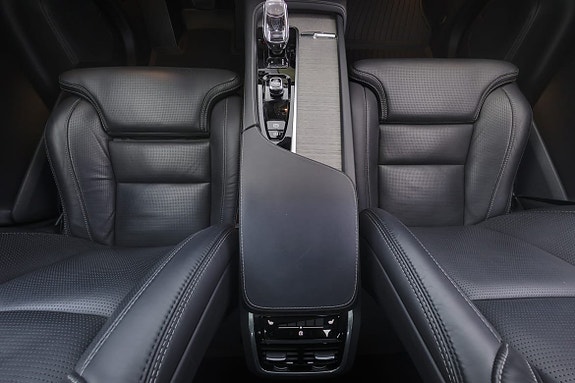 Volvo XC90 9 of 30
