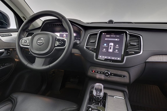 Volvo XC90 8 of 30